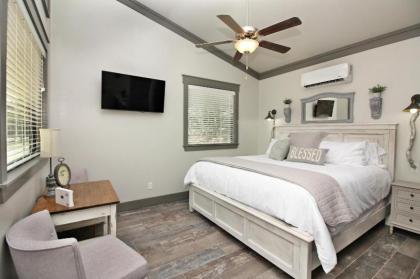 Cottages at Green Acres - Dripping Springs Suite
