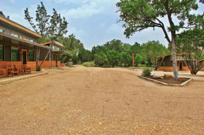 Green Acres Cottages - Fredericksburg Suite - image 13