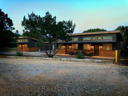 Green Acres Cottages - Luckenbach Suite - image 8