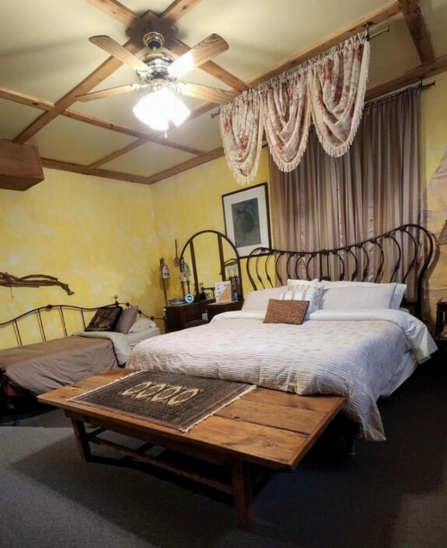 Tortuga Inn - image 37