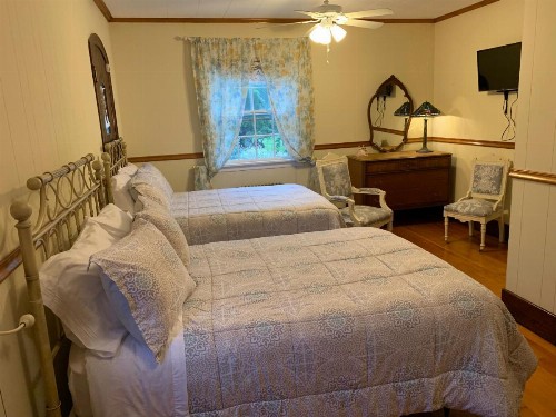 Georgian Garden Inn - image 44