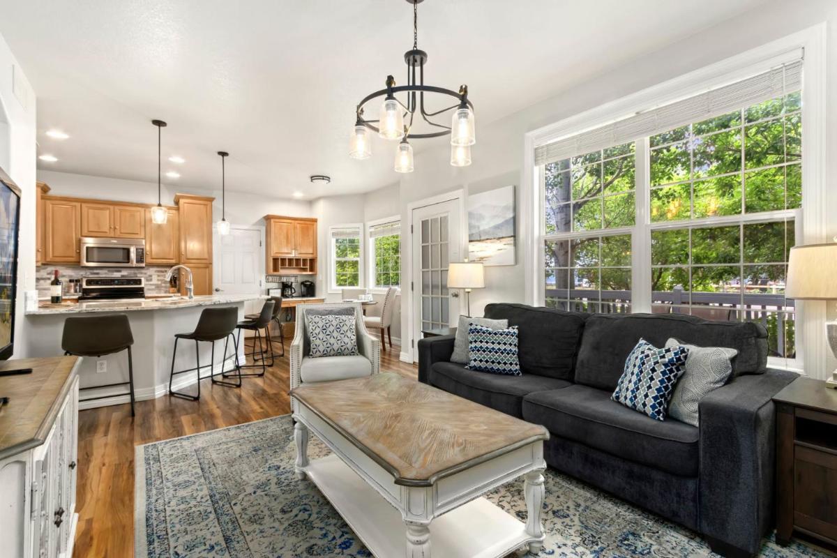 Family-Friendly Retreat by Windsor Lake! - main image