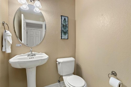Family-Friendly Retreat by Windsor Lake! - image 10