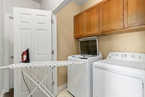 Family-Friendly Retreat by Windsor Lake! - image 16