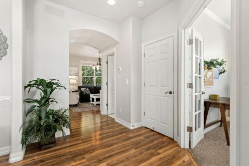 Family-Friendly Retreat by Windsor Lake! - image 8