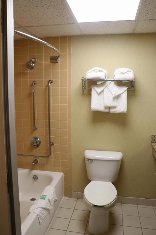 Quality Inn Windsor Locks - image 17