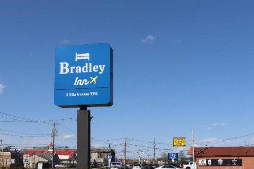 Quality Inn Windsor Locks - image 3