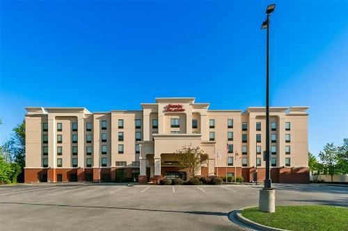 Hampton Inn & Suites Baltimore/Woodlawn - image 1