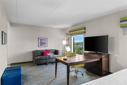 Hampton Inn & Suites Baltimore/Woodlawn - image 11