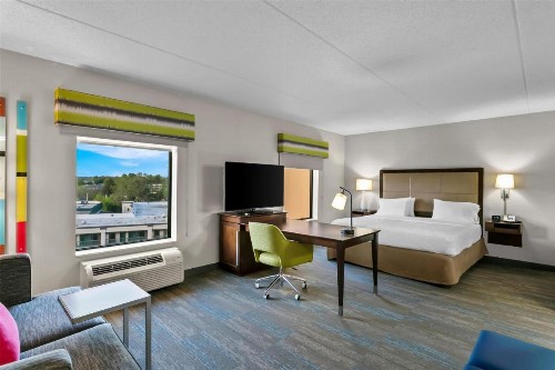 Hampton Inn & Suites Baltimore/Woodlawn - image 12