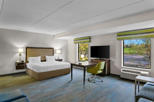 Hampton Inn & Suites Baltimore/Woodlawn - image 16