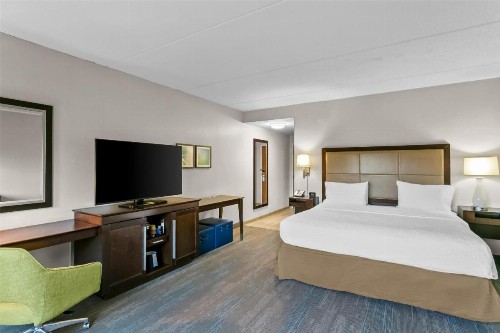 Hampton Inn & Suites Baltimore/Woodlawn - image 23