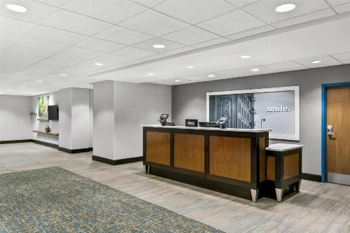 Hampton Inn & Suites Baltimore/Woodlawn - image 3