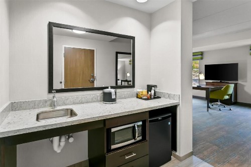 Hampton Inn & Suites Baltimore/Woodlawn - image 32