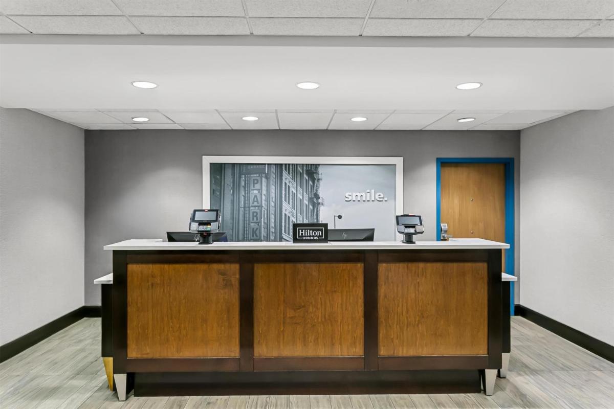 Hampton Inn & Suites Baltimore/Woodlawn - image 4