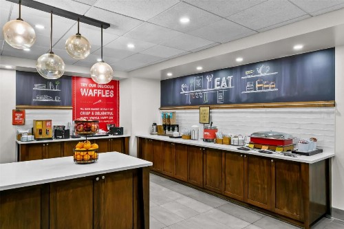 Hampton Inn & Suites Baltimore/Woodlawn - image 7