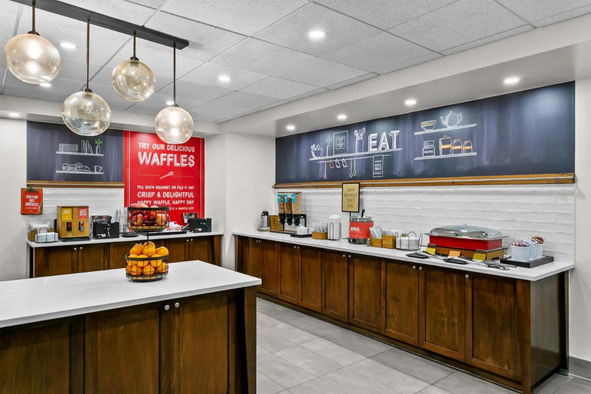 Hampton Inn & Suites Baltimore/Woodlawn - image 7