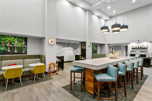 Hampton Inn & Suites Baltimore/Woodlawn - image 8