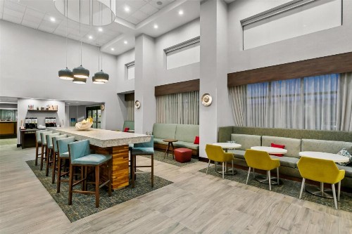 Hampton Inn & Suites Baltimore/Woodlawn - image 9