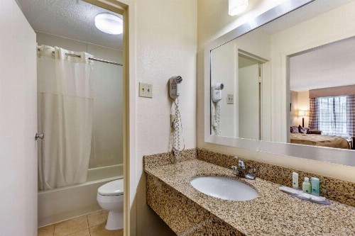 Quality Inn Baltimore West - image 47