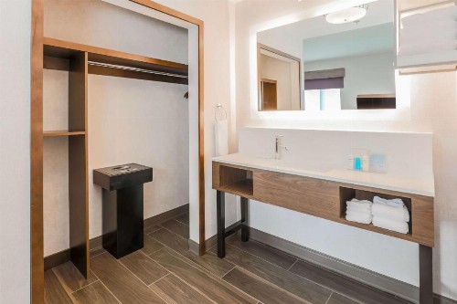 Hampton Inn & Suites Windsor-Sonoma Wine Country - image 30