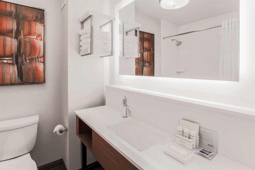 Hampton Inn & Suites Windsor-Sonoma Wine Country - image 33