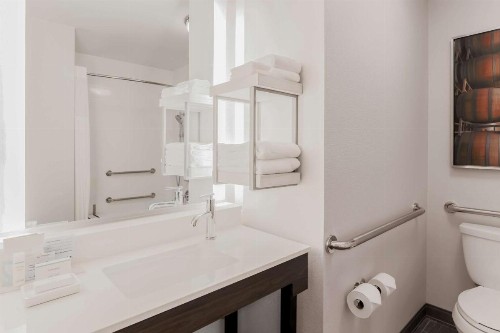 Hampton Inn & Suites Windsor-Sonoma Wine Country - image 39