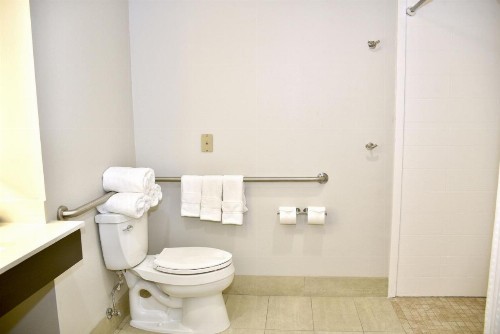 Holiday Inn Express Windsor Sonoma Wine Country an IHG Hotel - image 7