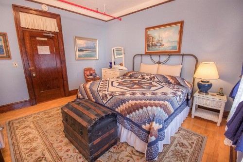 The Edgewater Hotel - image 11