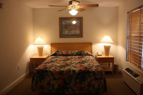 Lake Roy Beach Inn - Winter Haven - image 2