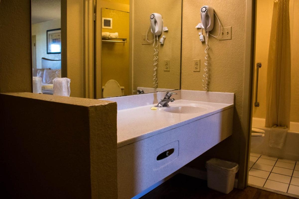 Winter Haven Gardens Inn - image 6