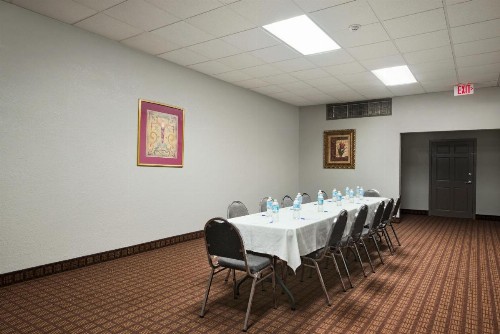 Howard Johnson by Wyndham Winter Haven FL - image 11