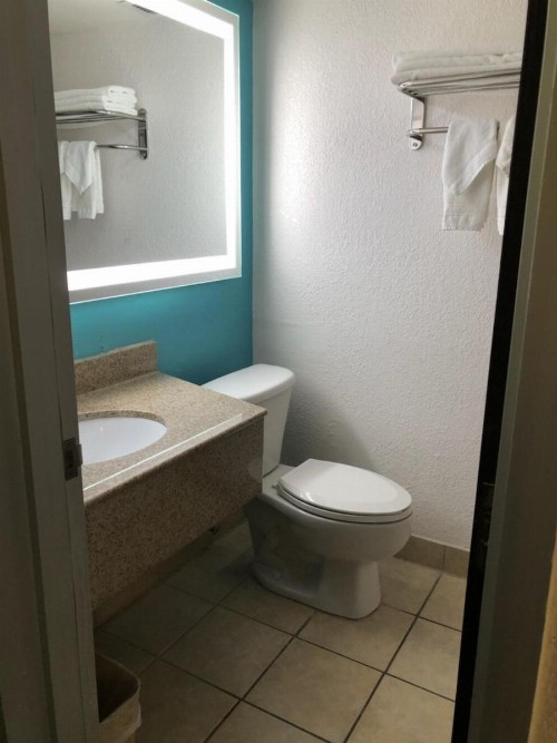Howard Johnson by Wyndham Winter Haven FL - image 14