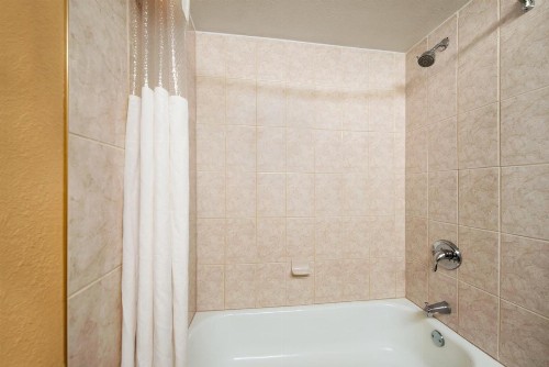 Howard Johnson by Wyndham Winter Haven FL - image 18