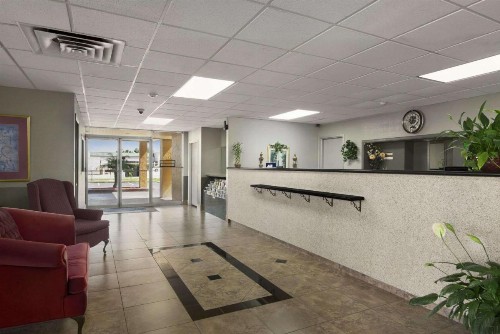 Howard Johnson by Wyndham Winter Haven FL - image 2