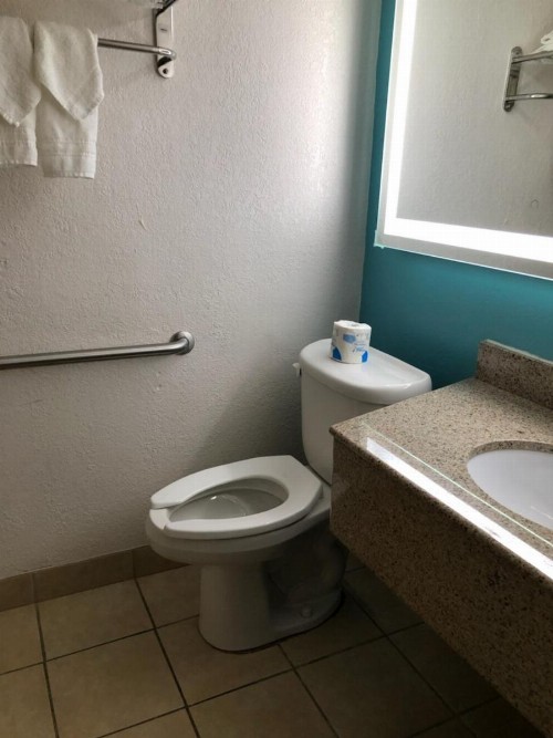 Howard Johnson by Wyndham Winter Haven FL - image 25
