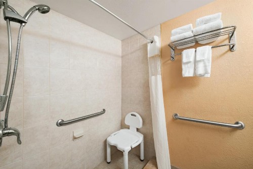 Howard Johnson by Wyndham Winter Haven FL - image 26