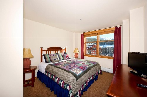 Zephyr Mountain Lodge - image 18