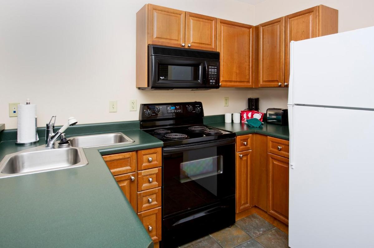 Zephyr Mountain Lodge - image 2