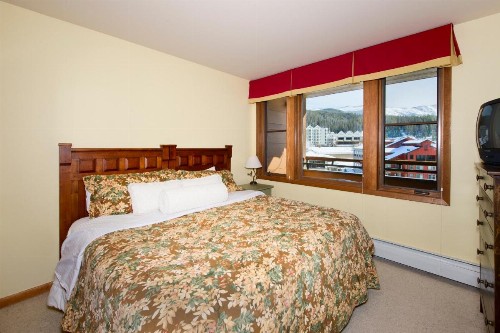Zephyr Mountain Lodge - image 21
