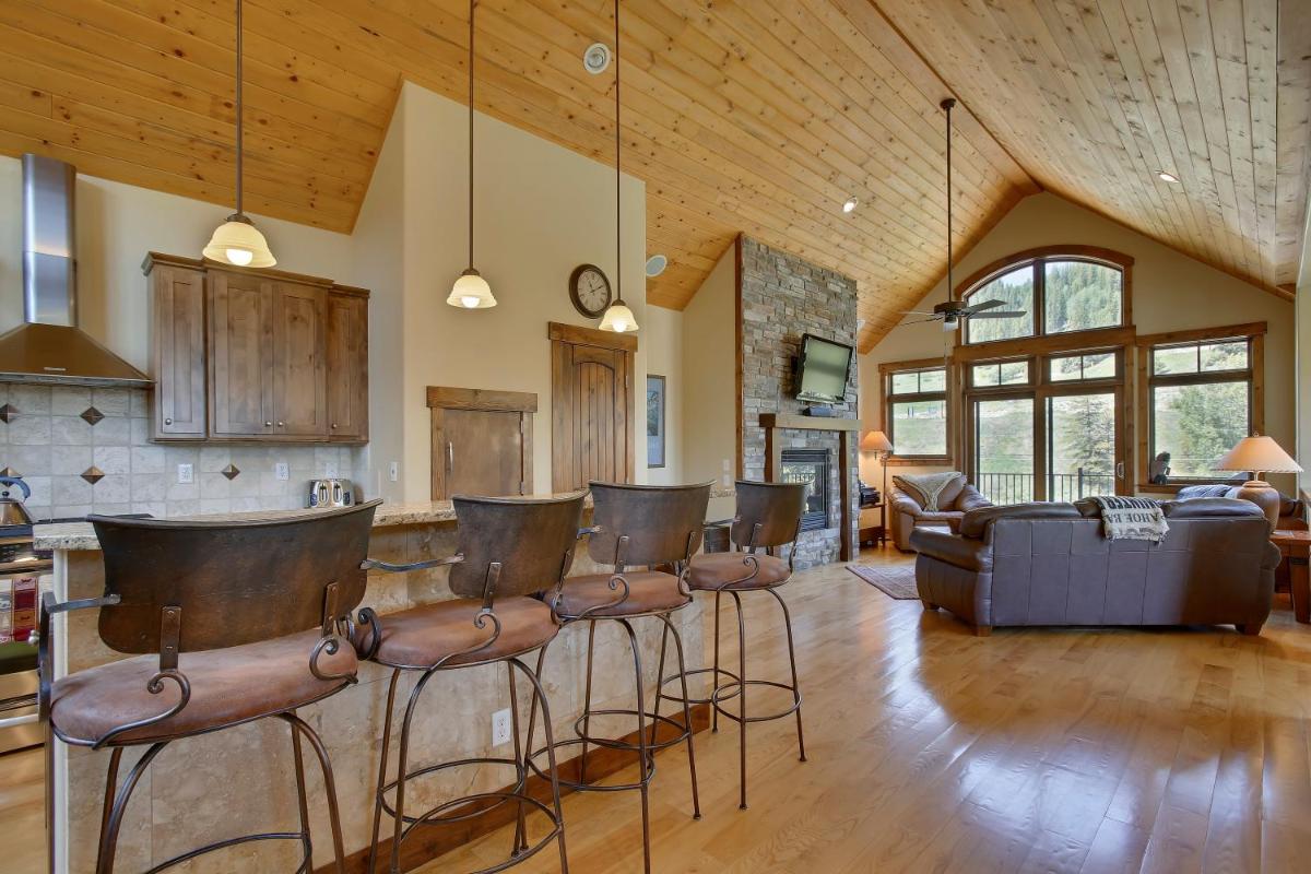 Slopeside Luxury Villa #126 Next To Resort With Amazing Views - FREE Activities & Equipment Rentals Daily - image 2