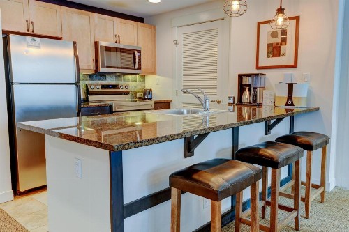 Base Village Ski In-Out Luxury Condo #4283 Huge Hot Tub & Great Views - FREE Activities & Equipment Rentals Daily - image 2