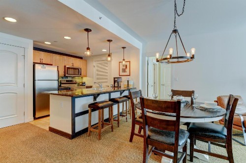 Base Village Ski In-Out Luxury Condo #4283 Huge Hot Tub & Great Views - FREE Activities & Equipment Rentals Daily - image 3