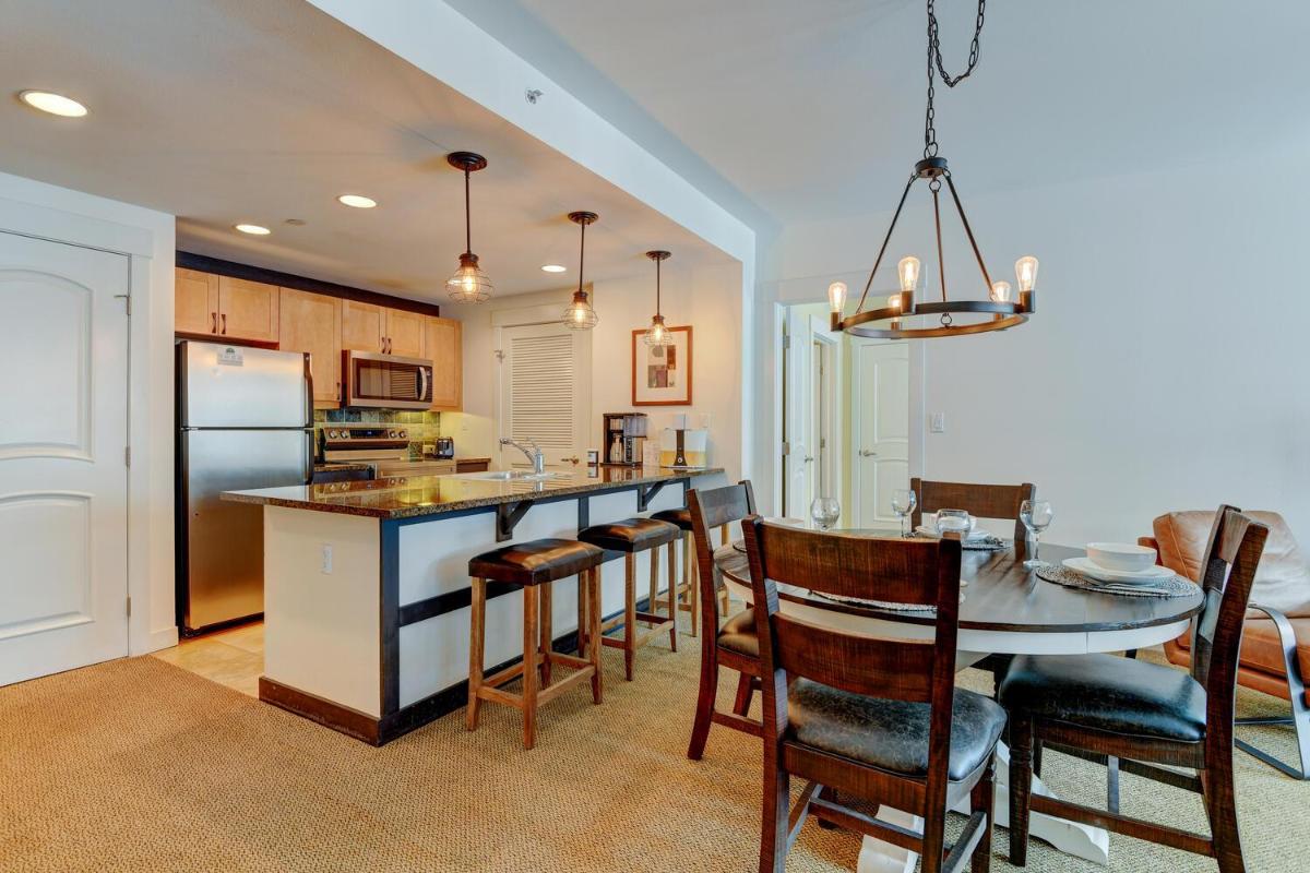 Base Village Ski In-Out Luxury Condo #4283 Huge Hot Tub & Great Views - FREE Activities & Equipment Rentals Daily - image 3