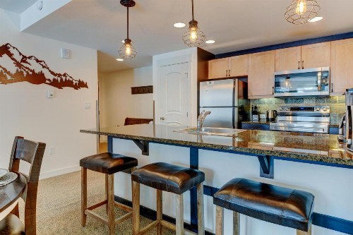 Base Village Ski In-Out Luxury Condo #4283 Huge Hot Tub & Great Views - FREE Activities & Equipment Rentals Daily - image 4