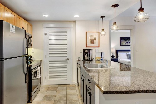 Base Village Ski In-Out Luxury Condo #4283 Huge Hot Tub & Great Views - FREE Activities & Equipment Rentals Daily - image 9