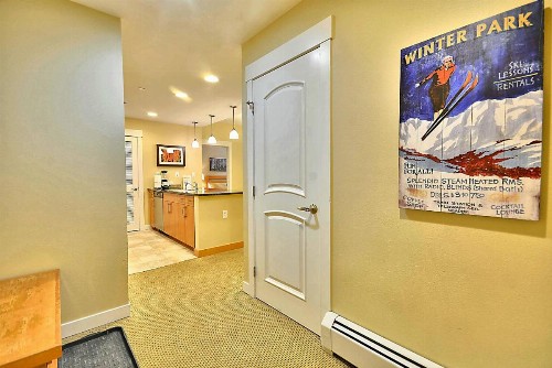 Base Village Ski In-Out Luxury Condo #3129 Huge Hot Tub & Great Views - FREE Activities & Equipment Rentals Daily - image 7