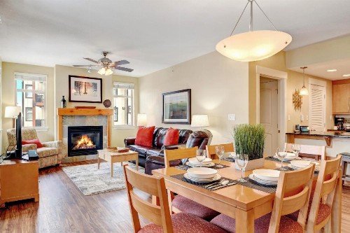 Base Village Ski In-Out Luxury Condo #3425 Huge Hot Tub & Great Views - FREE Activities & Equipment Rentals Daily