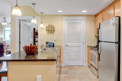 Base Village Ski In-Out Luxury Condo #3425 Huge Hot Tub & Great Views - FREE Activities & Equipment Rentals Daily - image 7