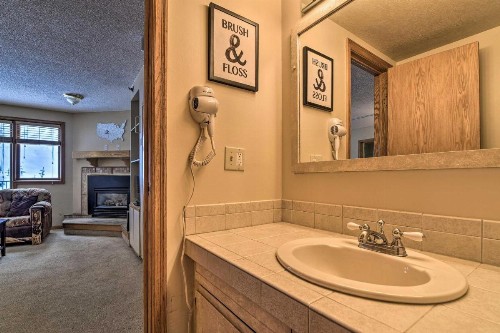 Ski-In and Ski-Out Winter Park Condo with Amenity Access - image 7